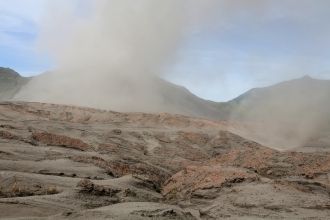 Пепловая долина вулкана Ясур, остров Тан