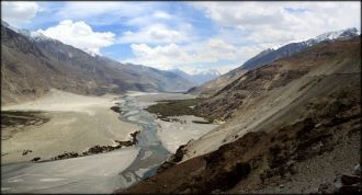 Горный хребет  у реки Шайок.