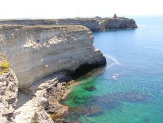 Мыс Тарханкут расположен в западной част