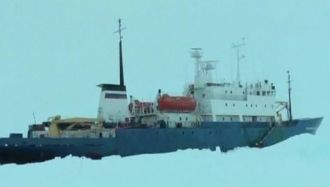 В море Дюрвиля у берегов Антарктиды нача