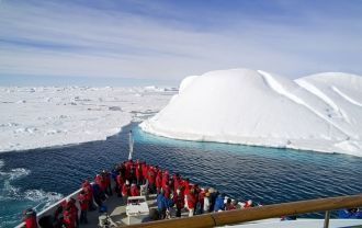 Большая часть года поверхность воды покр