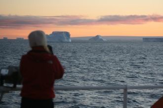 Руководил научным предприятием Д. Моусон