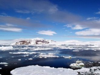 Круглый год море Рисер-Ларсена покрыто д