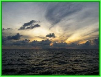Восход солнца в Море Хальмахера.
