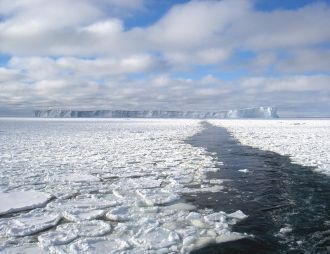 Лишь пролив Дрейка отделяет его от южной