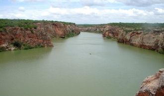 Река спускается с Бразильского плоскогор