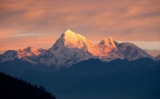 Джомолхари - гора в Гималаях на границе 