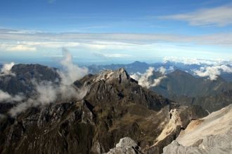 Высота вершины четыре тысячи восемьсот в