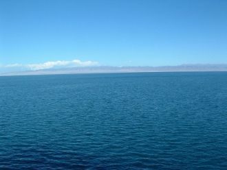 Площадь озера около 4,2 тысяч км2, наибо