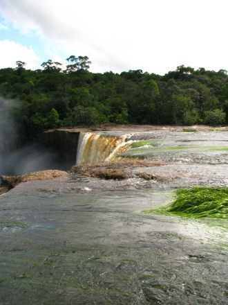 Район водопада Кайетура остается нетрону