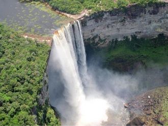 Родные посадили старика в лодку и столкн