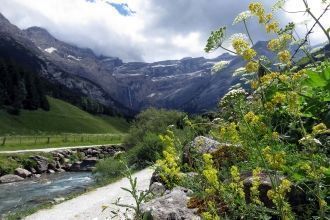 У подножья водопада образовалась полново