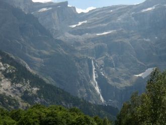 Однако подобную иллюзию создает необыкно