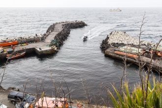 Остров сейчас имеет мини-маркет, радиост