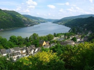 Официальным истоком реки считается озеро