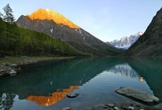 В Алтайских горах зарождаются реки Бия и