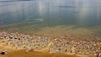 Много песчаных пляжей расположилось на с