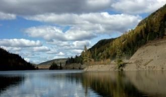 Диаметр озера приблизительно равен 35 км