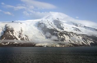 Пять ледников достигают моря. Самый длин