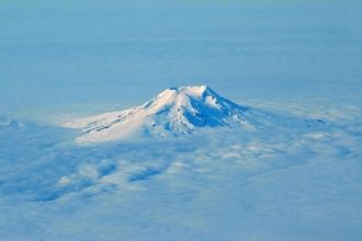 Долгое  время вулкан Беренберг считали п