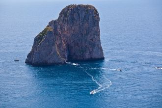 Голубой Грот является одним из нескольки