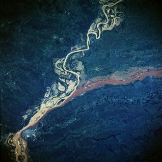 Устье реки находится на побережье Атлант