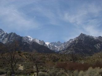 Географически вершина расположена следую