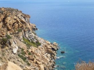 От когда-то мощного сооружения сохранили