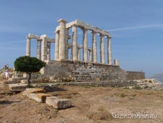 До нынешних времен на южной стороне храм