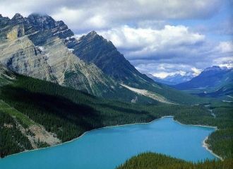 Из-за его бирюзового водного цвета, изоб