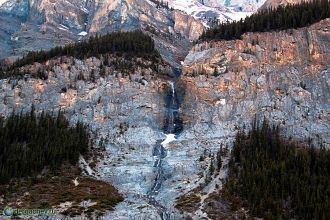 Озеро Минневанка окружено горами с котор