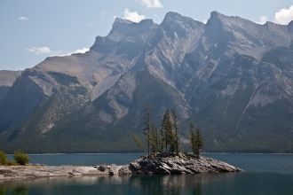 Величественные горы и загадочное небо от
