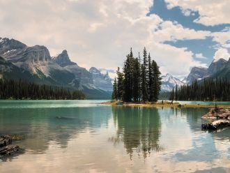 Наибольшая глубина озера 97 м.