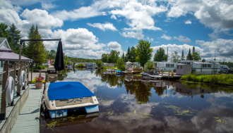 В его районе располагается больше чем 5,