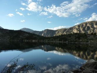 В южной части происходит сток воды, с по