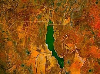 Вытекающих рек у озера нет, так как оно 