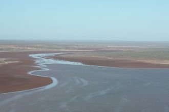 Площадь озера сильно колеблется по сезон