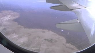 Вид на озеро Торренс из иллюминатора сам