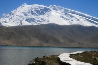 Ее обледенелая вершина четырехкилометров