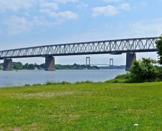 Поскольку Зунд слишком мелководен, суда 