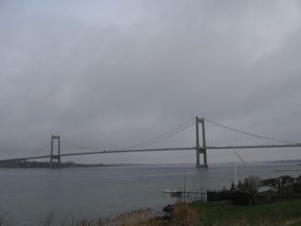 Новый автомобильный мост обогревают зимо