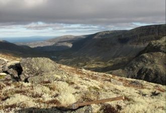 С юга плато ограничивает бассейн ручья В