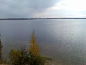 Площадь водосбора около 1280 км2.