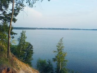 На юго-востоке вытекает р. Улла (лев. пр