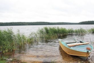 Относится к бассейну реки Мнюта.