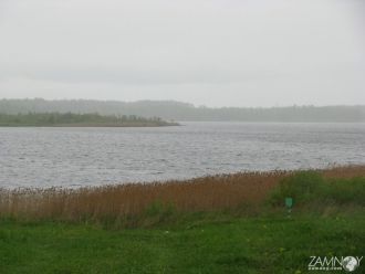 Песчаные берега достаточно низкие и част