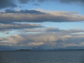 Озеро начинает замерзать в начале октябр