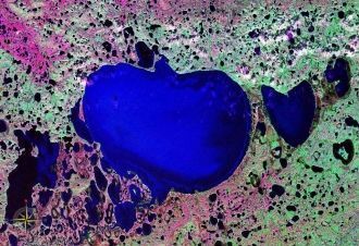 Озеро Лабаз имеет округлую, слегка сплюс