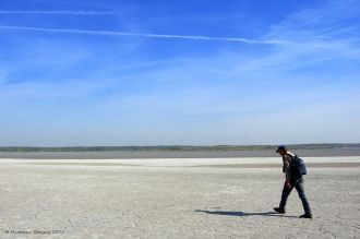 Для  сохранения грязи   на  берегу  озер