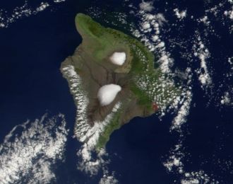 Вулканы Мауна-Лоа и Мауна-Кеа со спутник